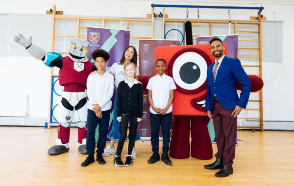 National Numeracy Day Live_National Numeracy Ambassadors Bobby Seagull and Katya Jones with West Ham mascot Hammerhead and Numberblock One and children from Rosetta Primary School, London. Credit National Numeracy_web