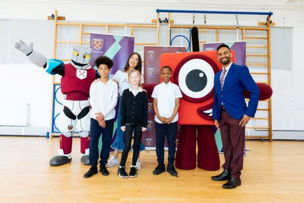 National Numeracy Day Live_National Numeracy Ambassadors Bobby Seagull and Katya Jones with West Ham mascot Hammerhead and Numberblock One and children from Rosetta Primary School, London. Credit National Numeracy_web